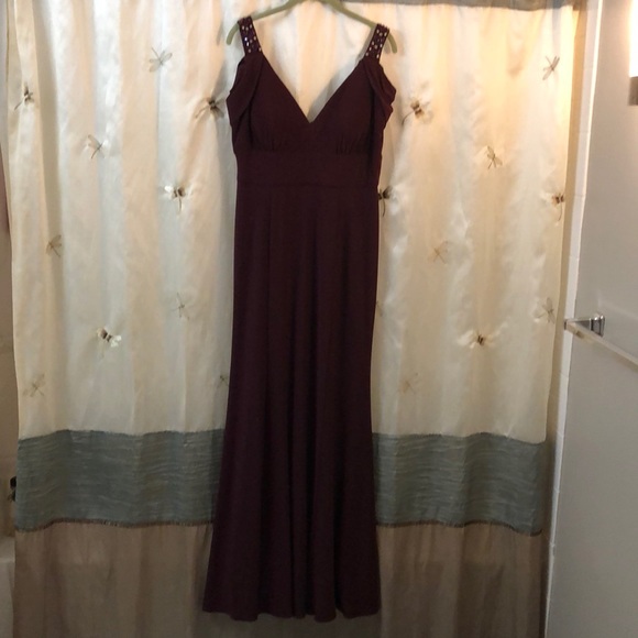 Formal gown with peekaboo sleeves. - Picture 2 of 8